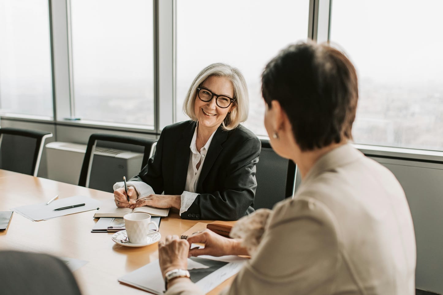 calgary lawyer providing independent legal advice to client